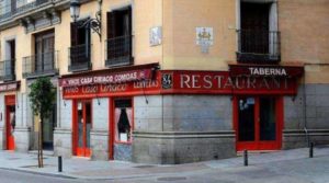 El 'comedor-tasca' Casa Ciriaco, sito en el numero 84 de la calle Mayor esquina a la calle de San Nicolás.