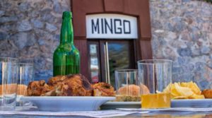 El pollo asado acompañado por una excelente sidra, dan protagonismo al lugar.