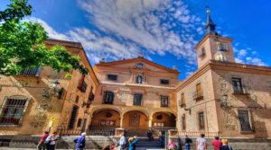 La iglesia de San Ginés es una de las más antiguas de Madrid. Está situada en el número 13 de la calle del Arenal (a unos 80 m. de la Puerta del Sol).