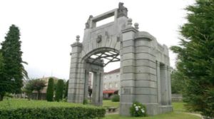 Templete del metro original en su ubicación actual, en el Parque Campo da Feira de O Porriño.