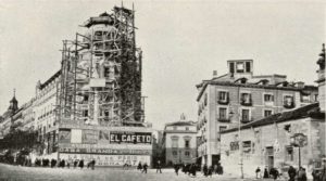 Aspecto del lugar de arranque del primer tramo de la Gran Vía, antes de iniciarse las obras (1910).