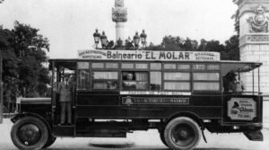 Un autobús Tilling-Stevens en la plaza de la Independencia en 1924