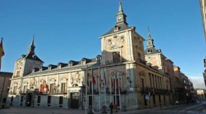 La Casa de la Villa de Madrid (sede del antiguo ayuntamiento) fue el lugar donde se iniciaron los trámites de la canonización de San Isidro.